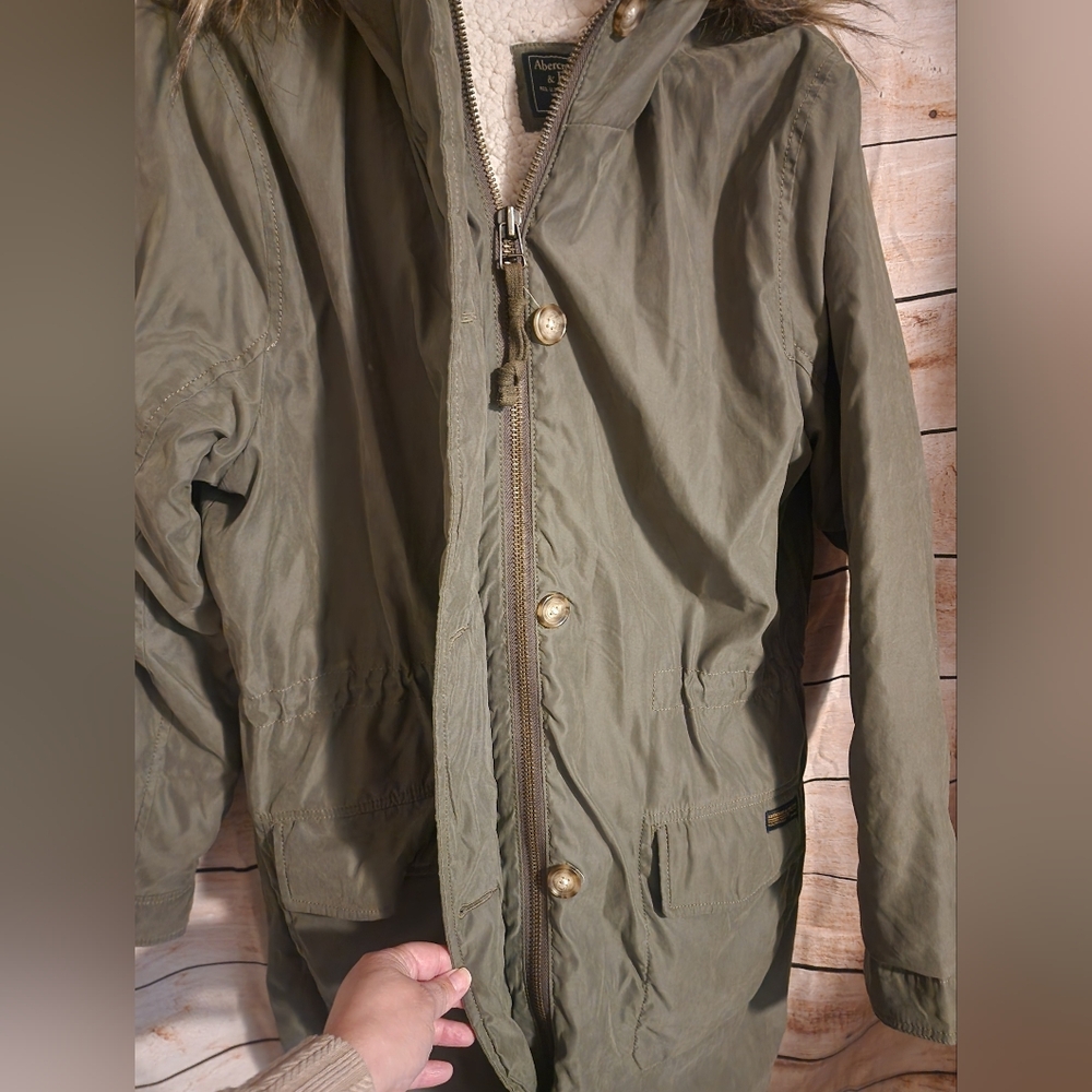 Abercrombie & Fitch Khaki Utility Jacket with Faux Fur Hood - Picture 7 of 13
